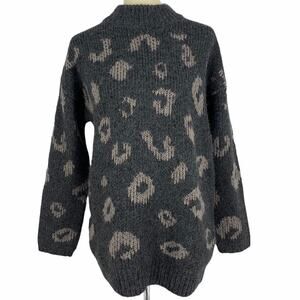 Universal Thread Gray Knit Sweater Women's Size Small Animal Spotted